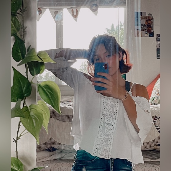 White Flowy Longsleeve Top - Picture 8 of 9